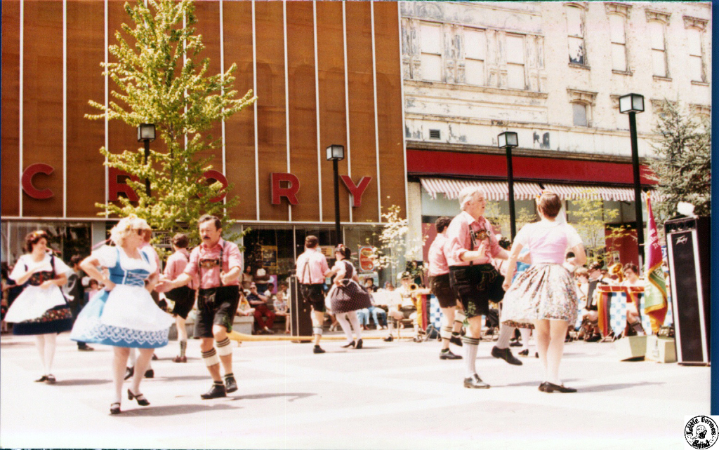 1980 04 20 39 Fayetteville St Mall.jpg